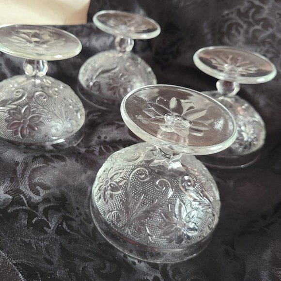 GLASS/CRYSTAL Floral (Poinsettia) Designed Dessert Cups (Set of 4) - Picture 3 of 6